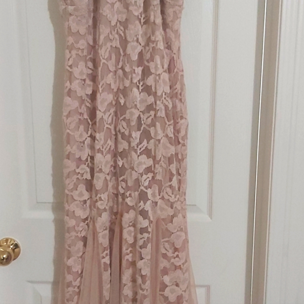 XSCAPE evening dress size14p Used but in good condition. very small tear on lace